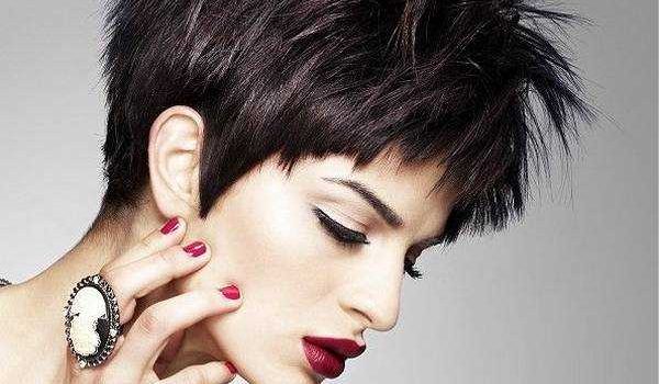 Short-Hairstyles-for-Thick-Hair3